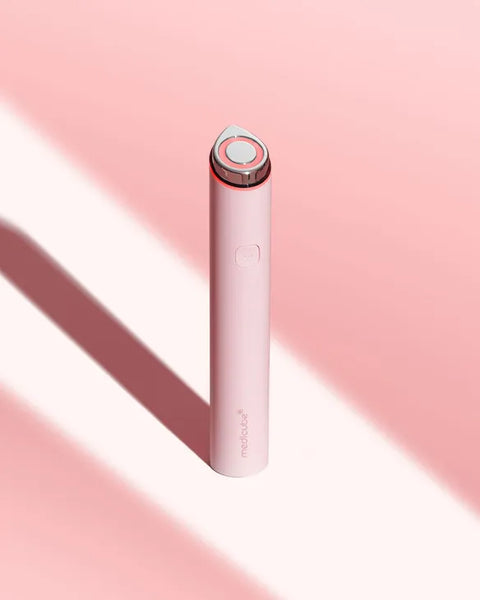 Dispozitiv 2-in-1 pentru ingrijirea tenului Age-R Booster mini ROZ| Medicube
